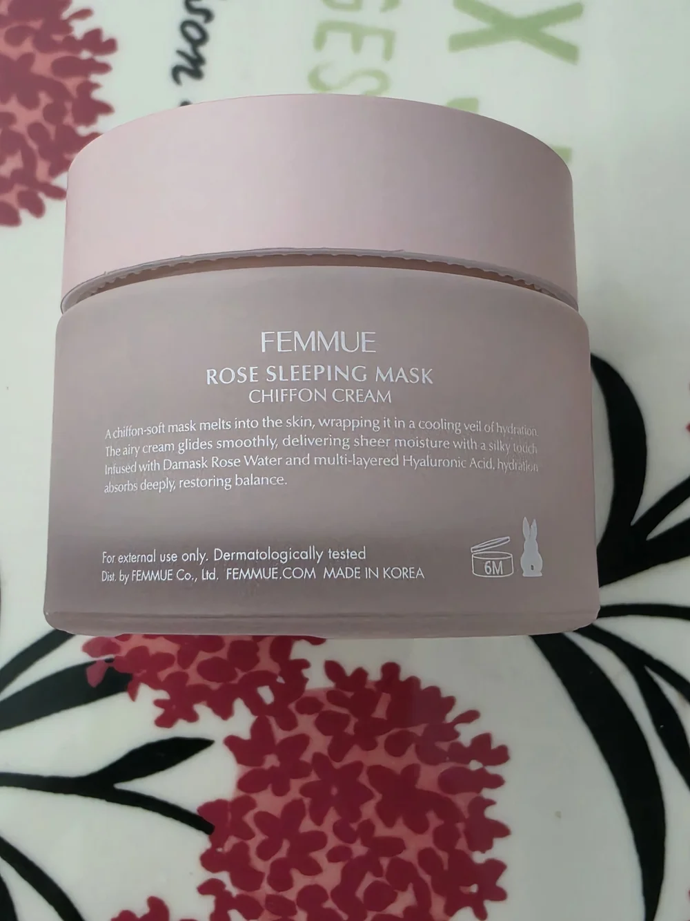 Femmue rose sleeping